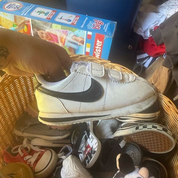 Nike White and Black Sneakers Classic Design - Picture 1 of 3